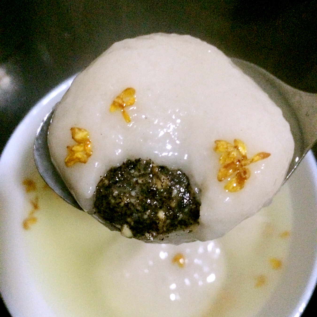 花生黑芝麻汤圆
