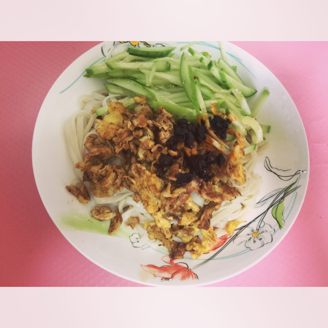 酱鸡蛋拌面