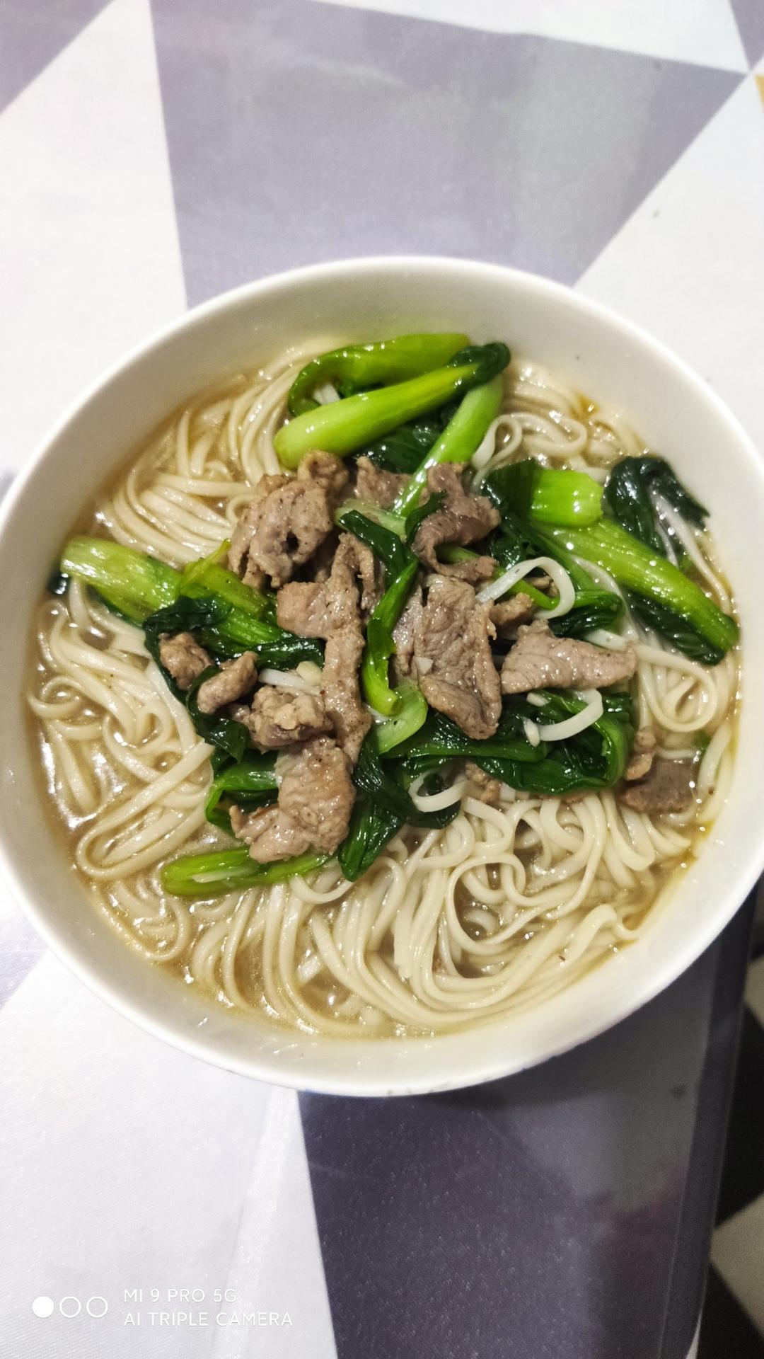 沐雨微凉做的超好吃的青菜肉丝面