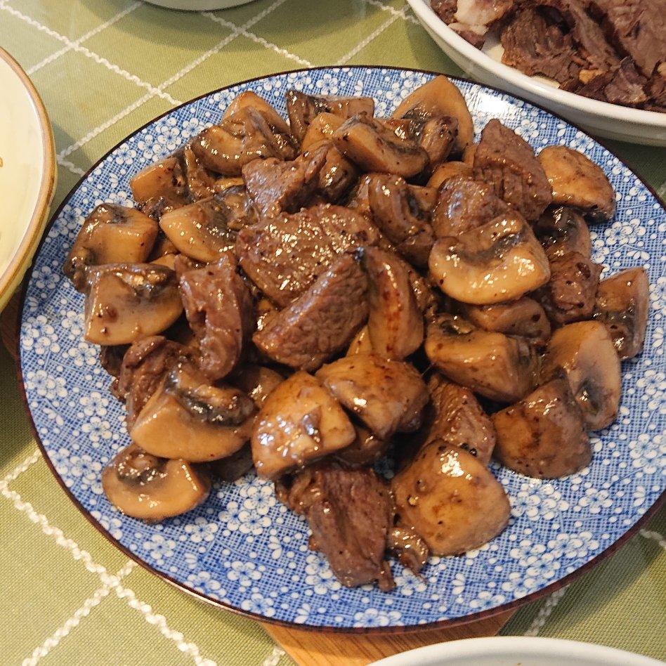 黑椒口蘑牛肉粒的全部作品