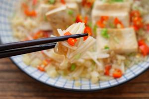 简单快手的美味蒸菜蚝油金针菇蒸豆腐的做法 步骤12