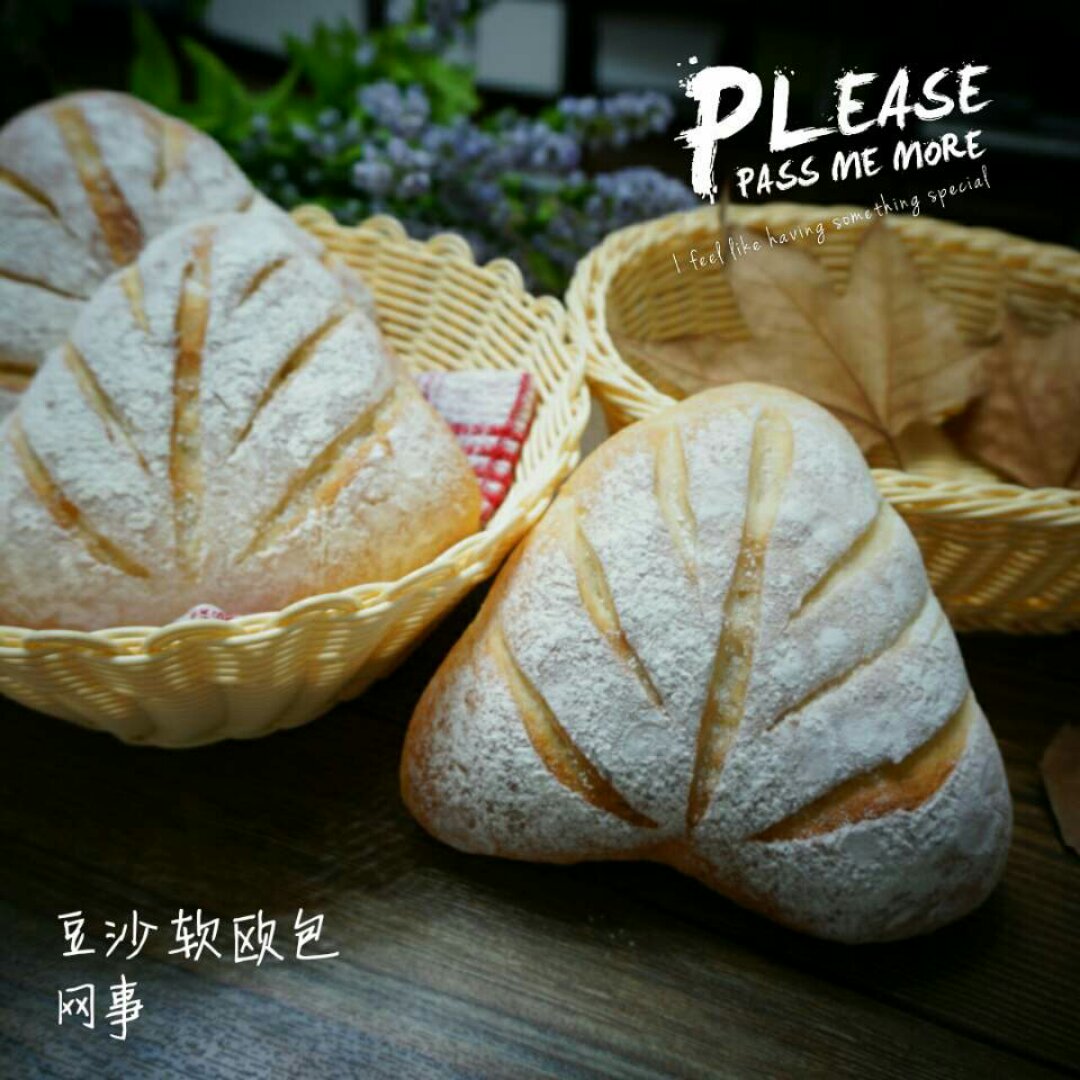 优雅蓝莓牛奶面包