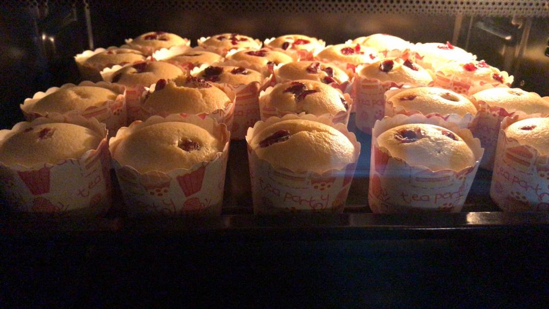 蔓越莓纸杯蛋糕