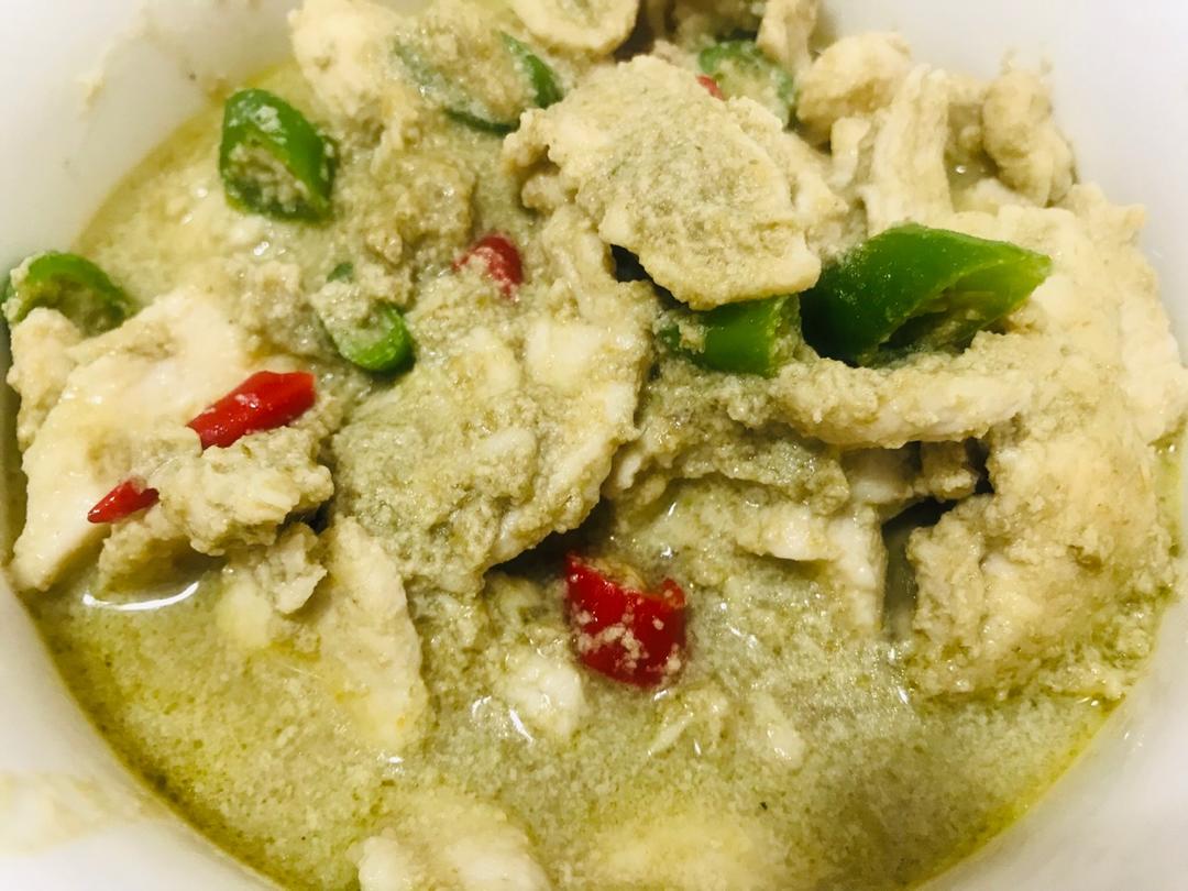 泰式绿咖喱鸡肉 Gaeng Keow Wann แกงเขียวหวานไก่