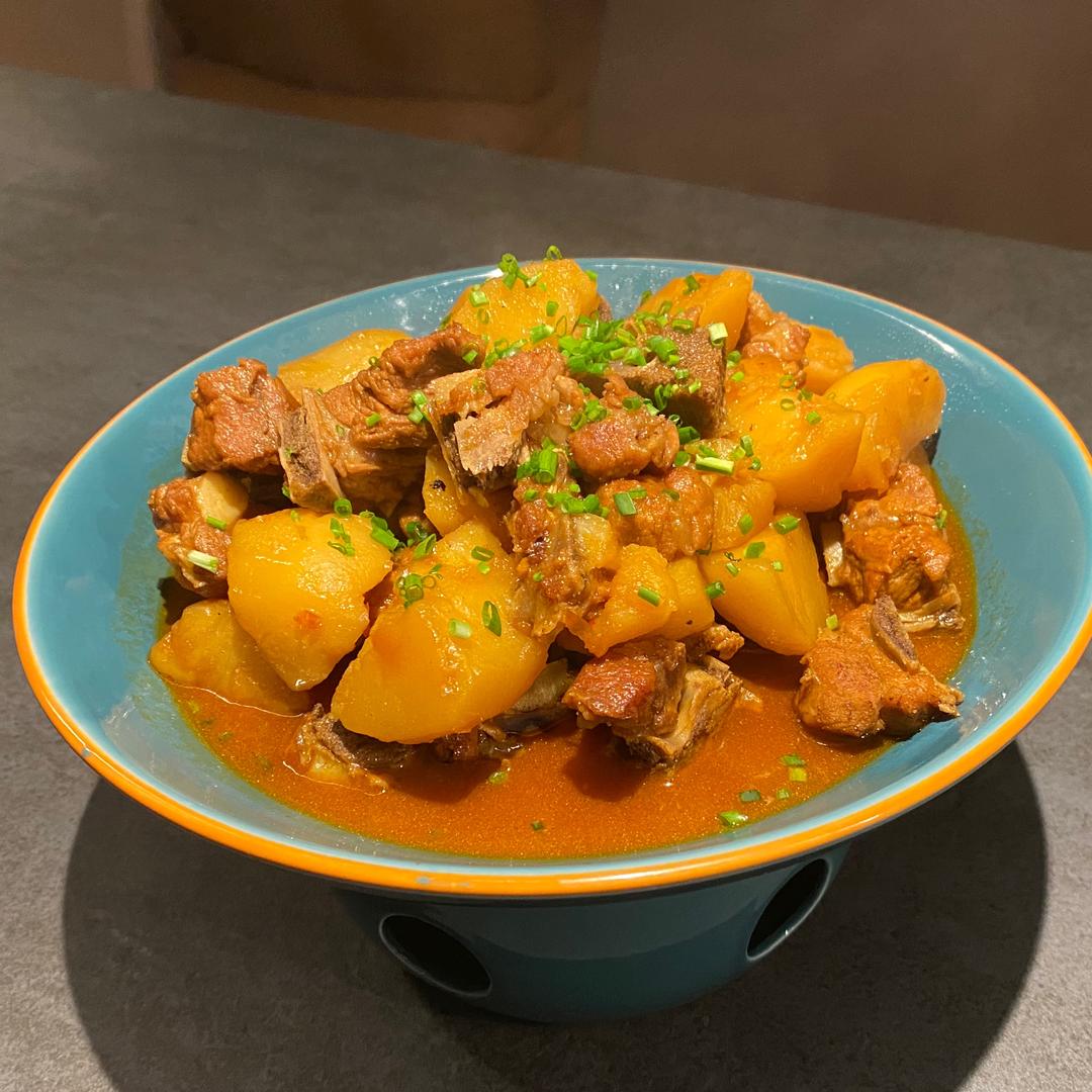 川味土豆烧排骨的做法