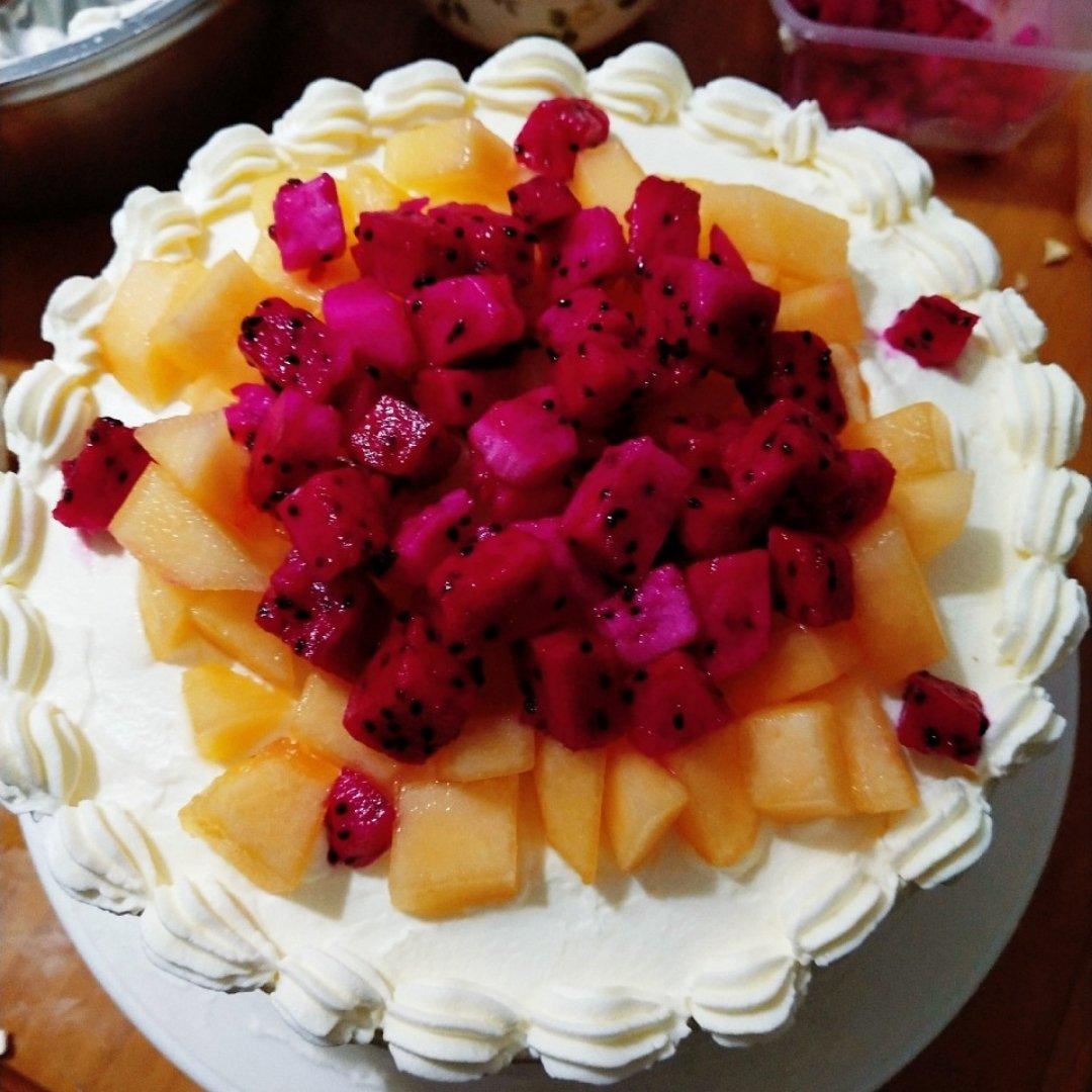 奶油水果装饰蛋糕