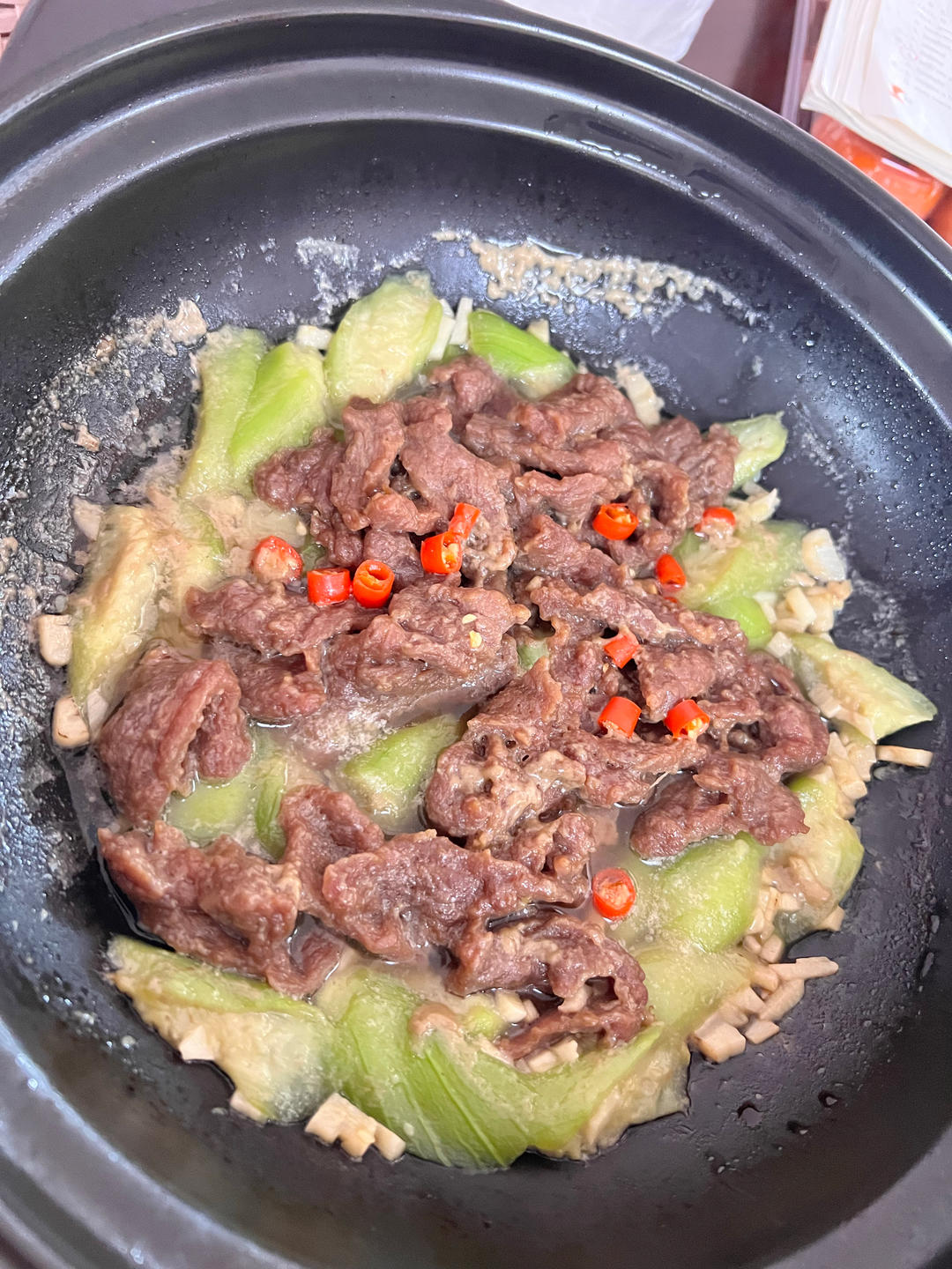 孩子点名要吃丝瓜牛肉煲，立刻安排，鲜香嫩滑，营养又美味