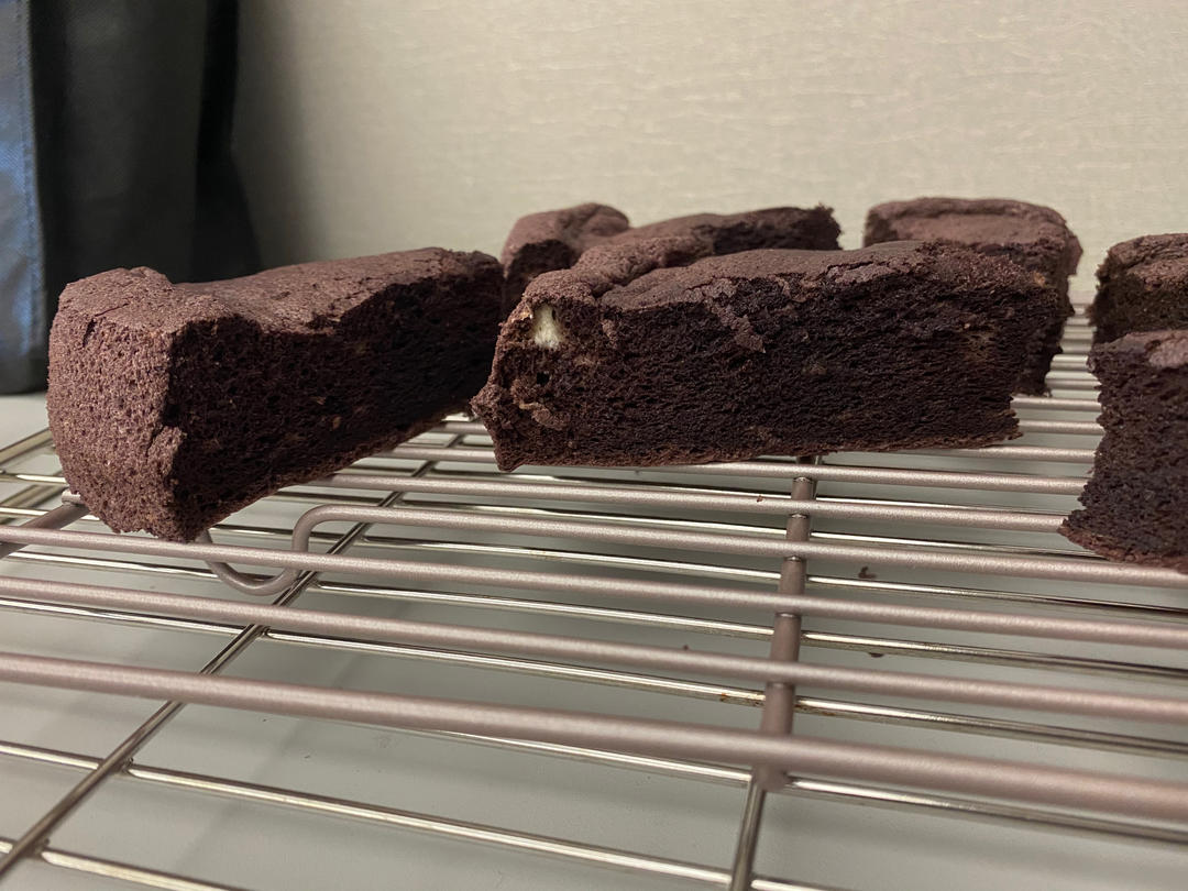 黑米糕，细腻松软，淡淡的黑米香