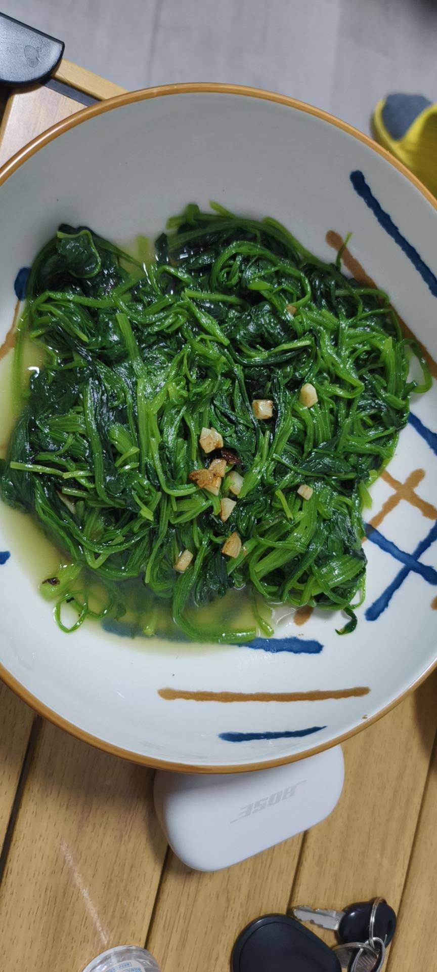 不涩口又嫩的清炒菠菜