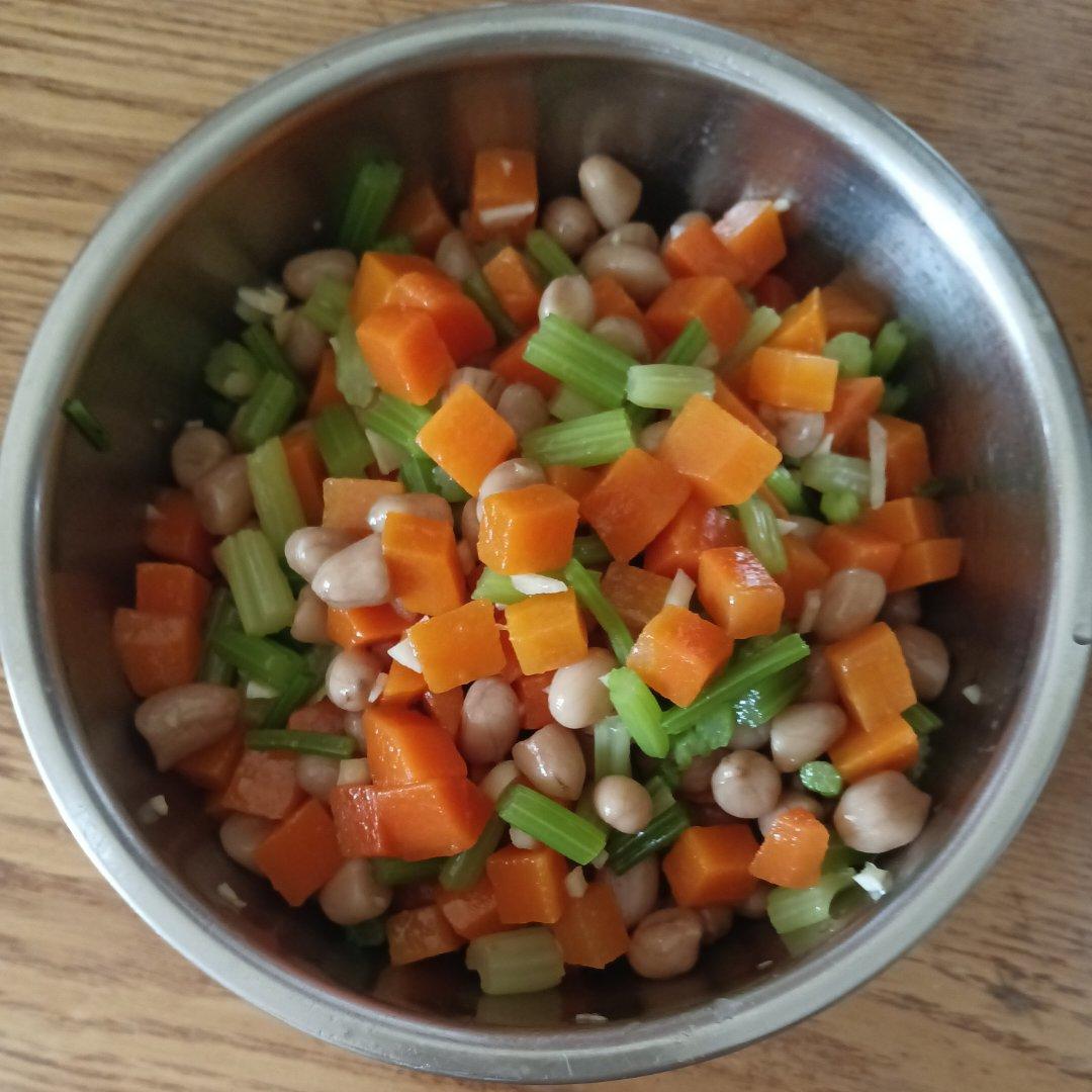 炝拌芹菜花生米