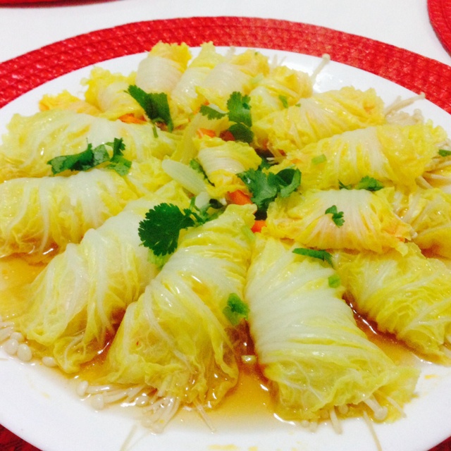 娃娃菜包双菇（Steamed Baby Cabbage with Mushrooms）