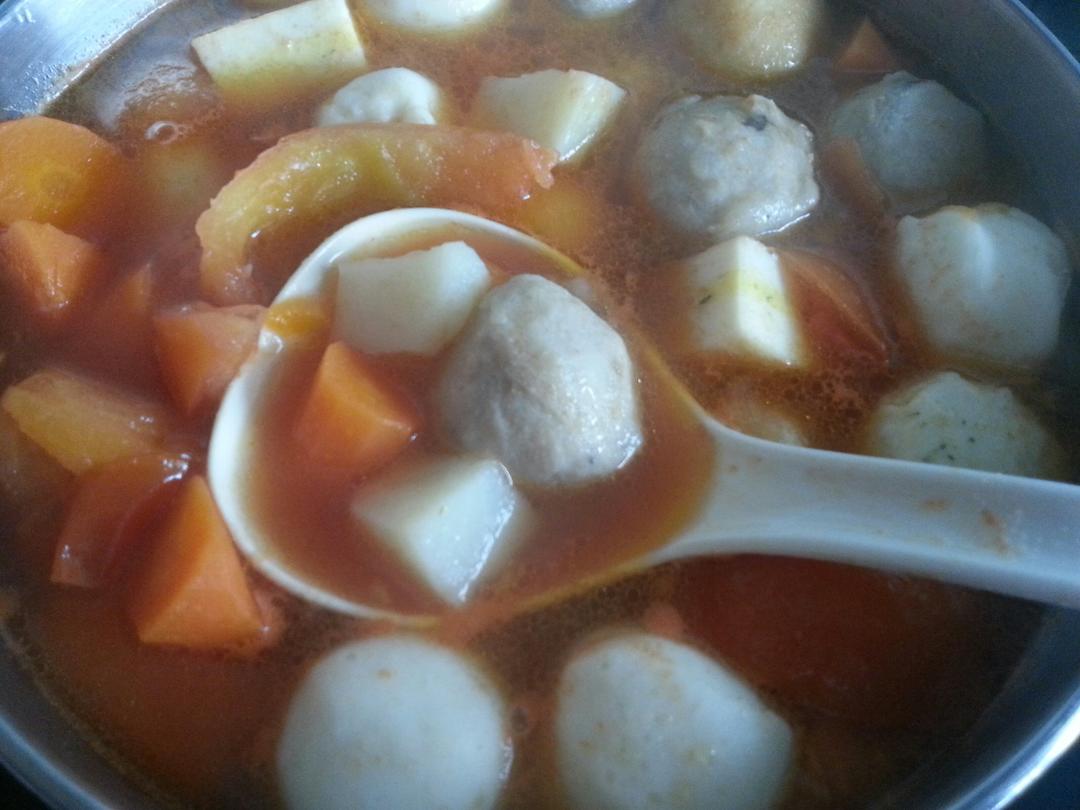 土豆胡萝卜番茄丸子汤