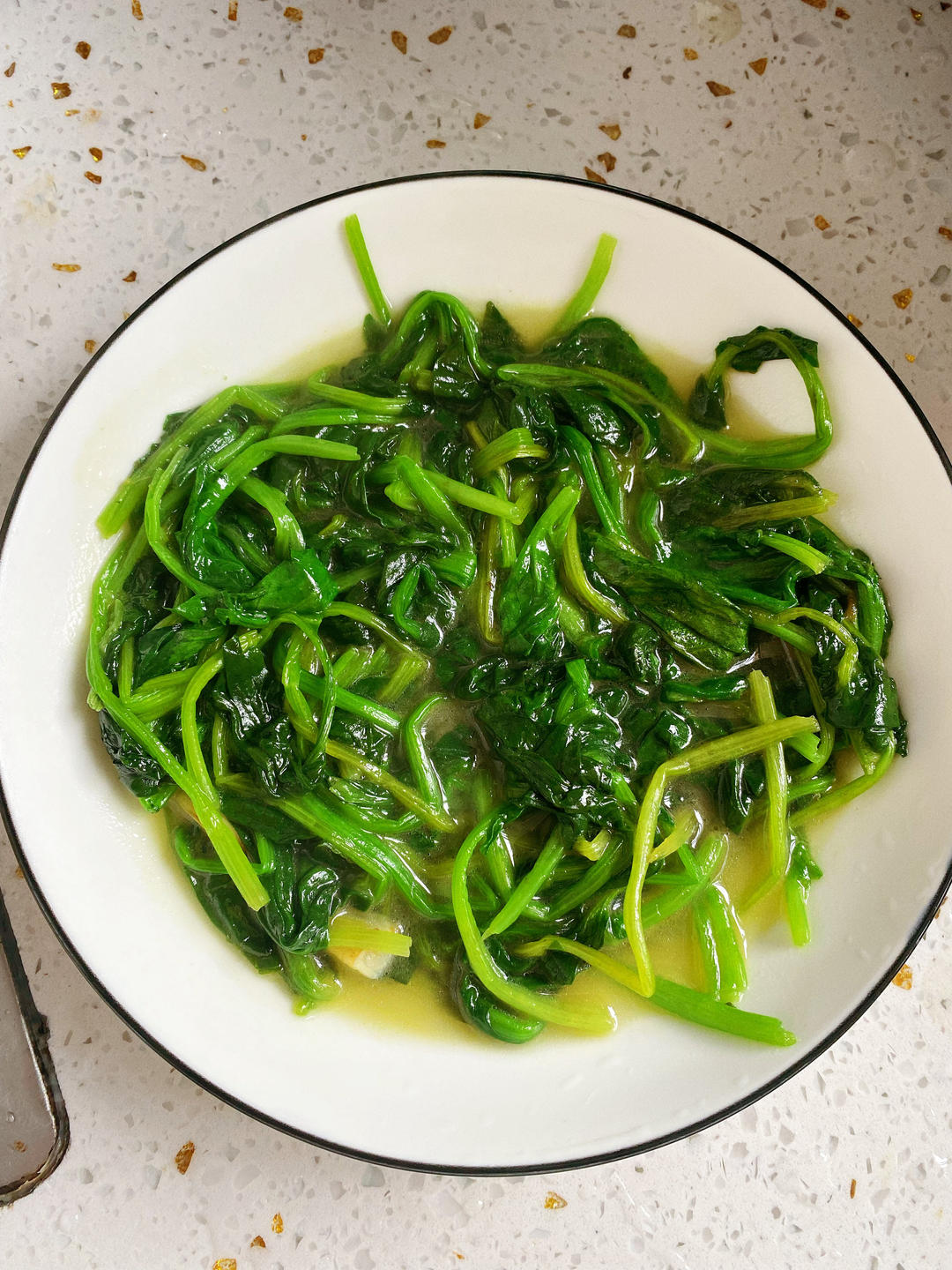 不涩口又嫩的清炒菠菜