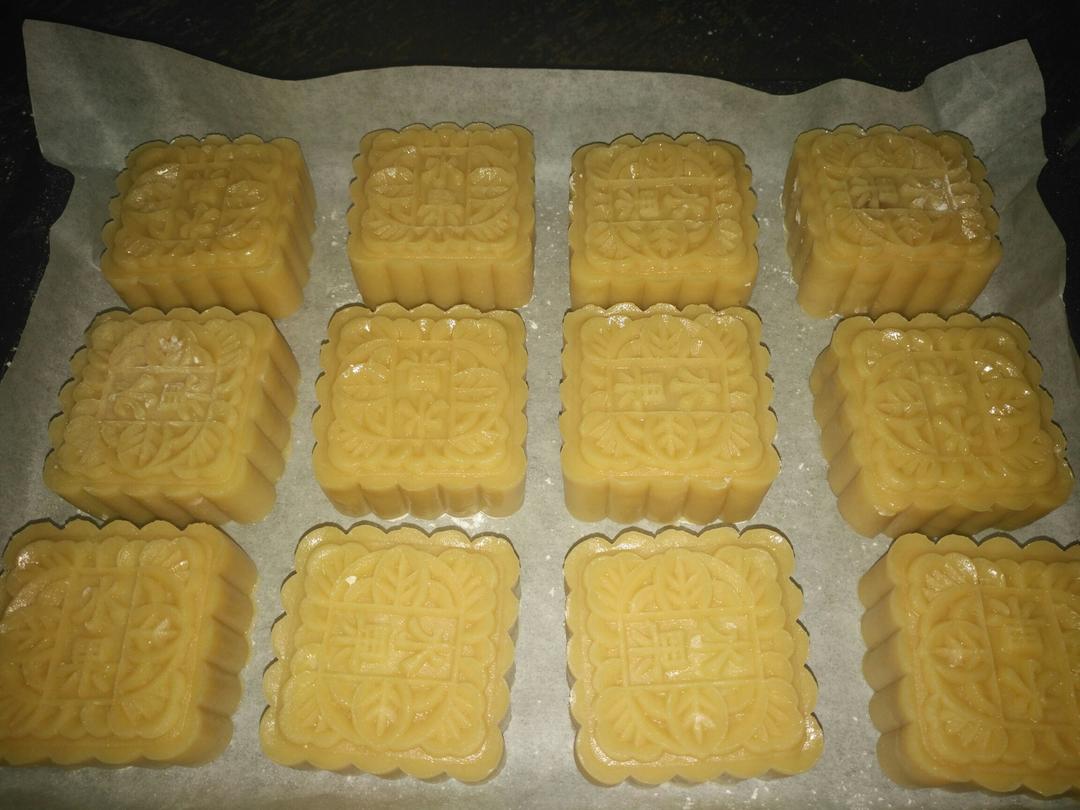 广式月饼——蛋黄莲蓉月饼