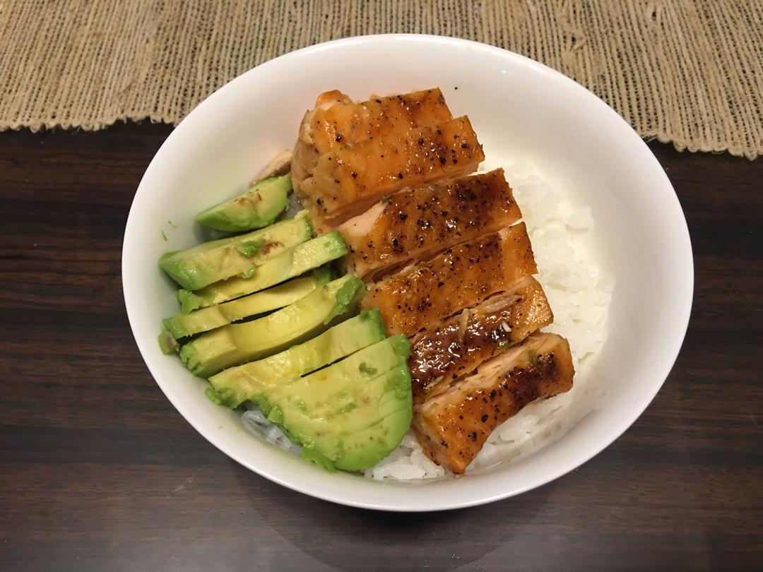 三文鱼牛油果拌饭