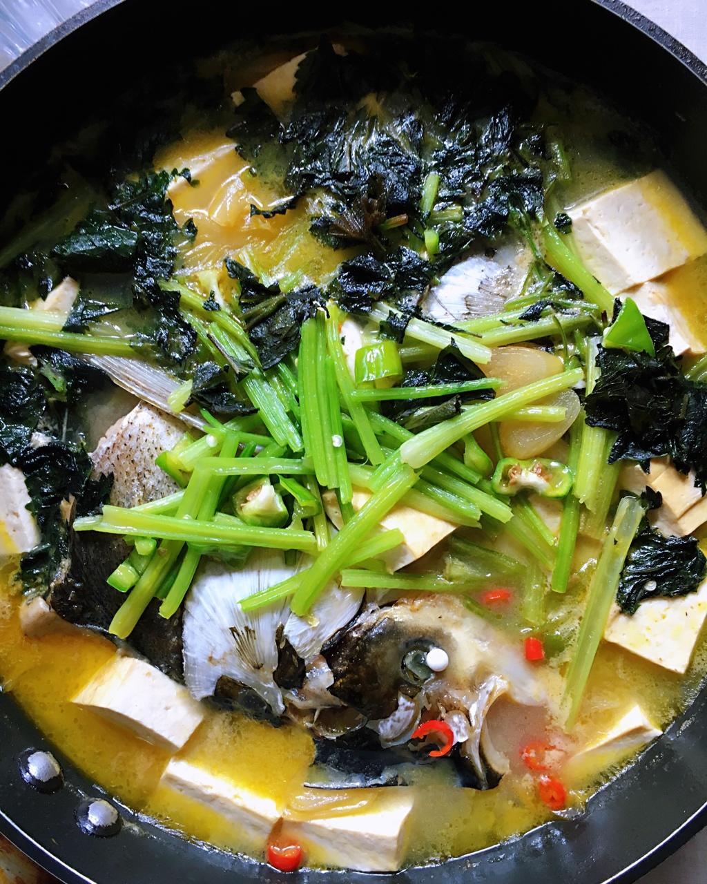 迷迭香：鱼头豆腐煲