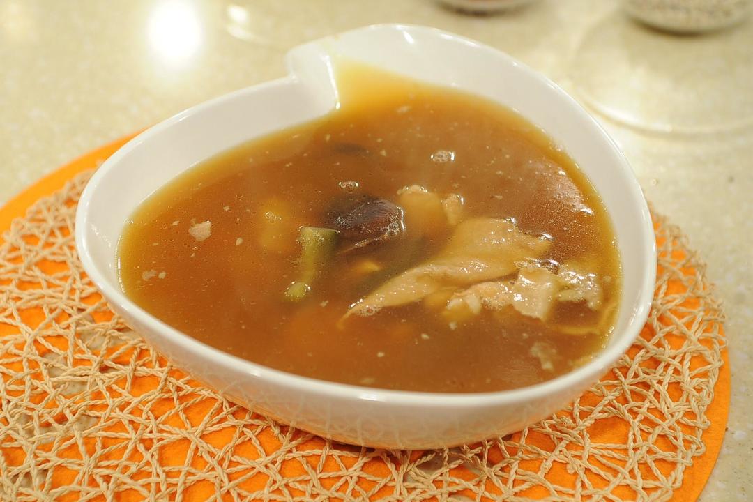 香菇酱瓜炖鸡汤的做法