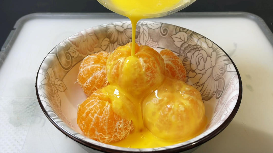 橘子不要直接吃了，加两个鸡蛋，出锅比蛋糕还香甜，营养又解馋的做法