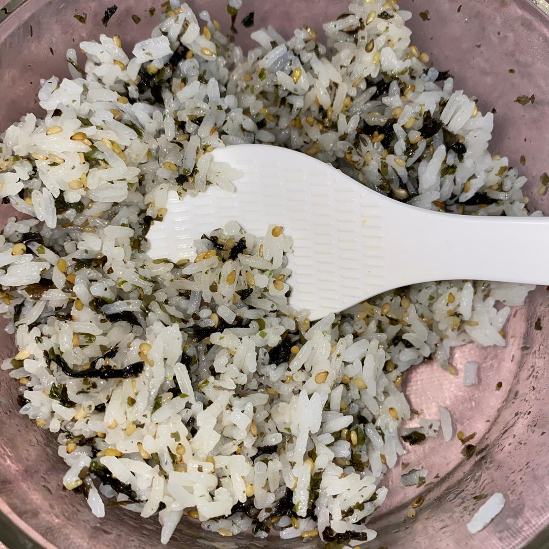 简单的烤肉松三角饭团