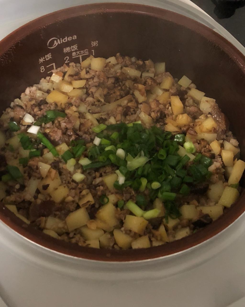 土豆焖饭（电饭锅版）