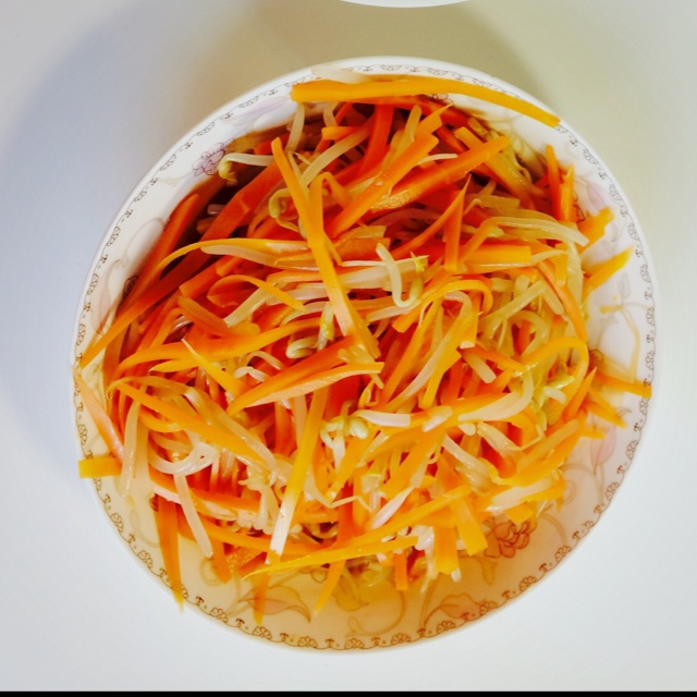 凉拌豆芽黄瓜菜