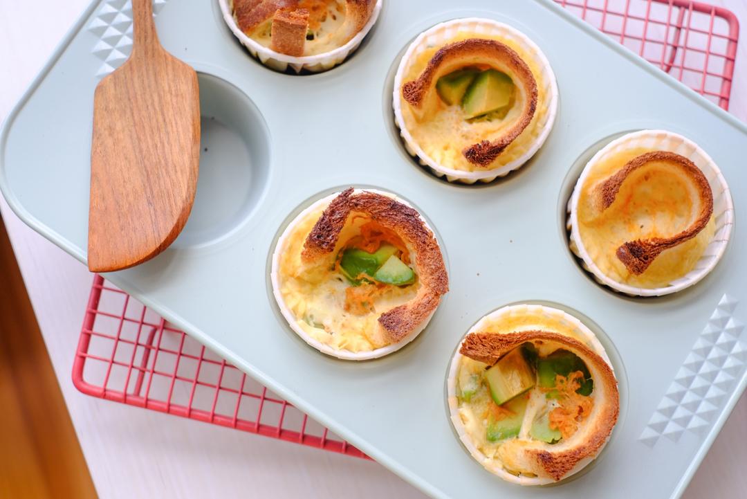 牛油果肉松吐司布丁盏的做法