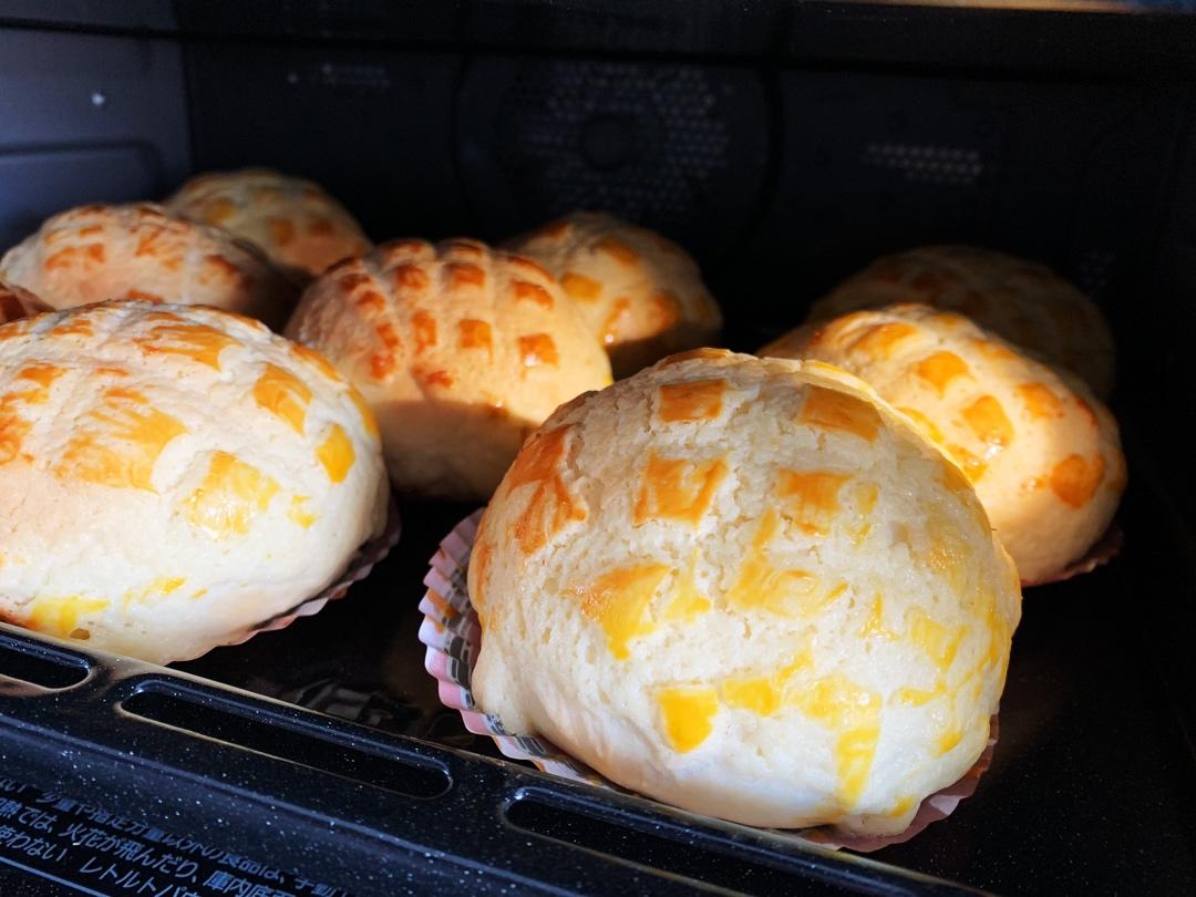 好吃到炸裂的港式菠萝包（附带制作酥皮的小视频）