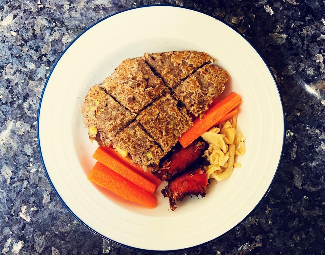 减脂餐【无油无糖黑全麦粉燕麦香蕉煎饼➕黑咖啡】#平底锅，加上水果蔬菜更营养#