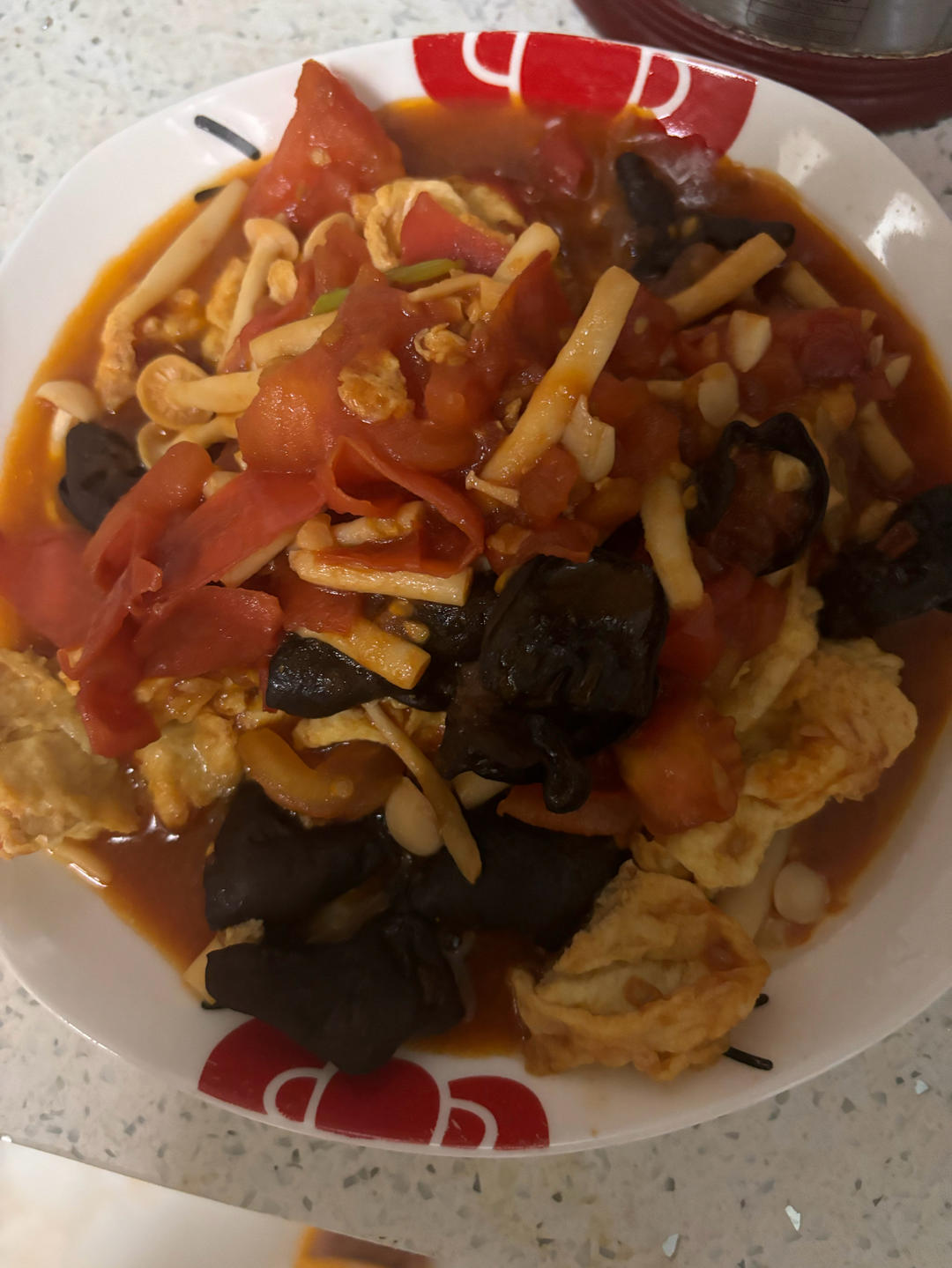 夏天必备素菜，巨下饭的西红柿鸡蛋炒白玉菇