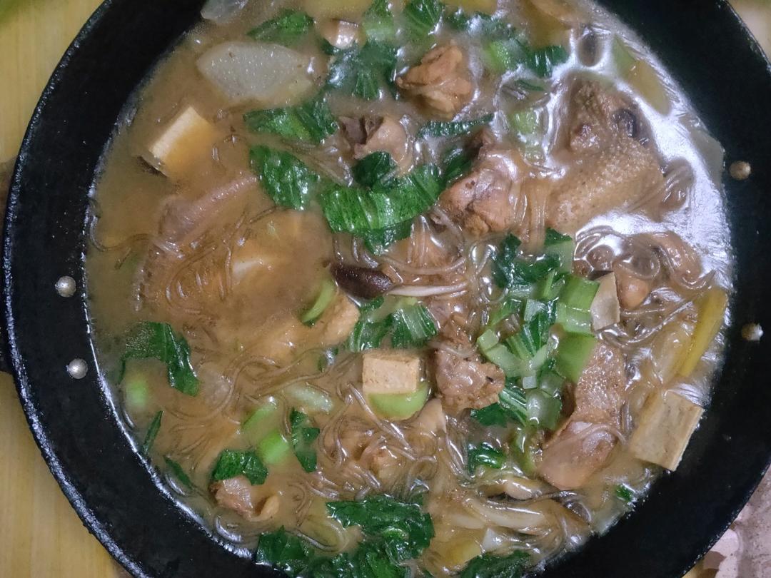 厨师长教你：“小鸡炖蘑菇”的家常做法，汤鲜肉美味，先收藏起来