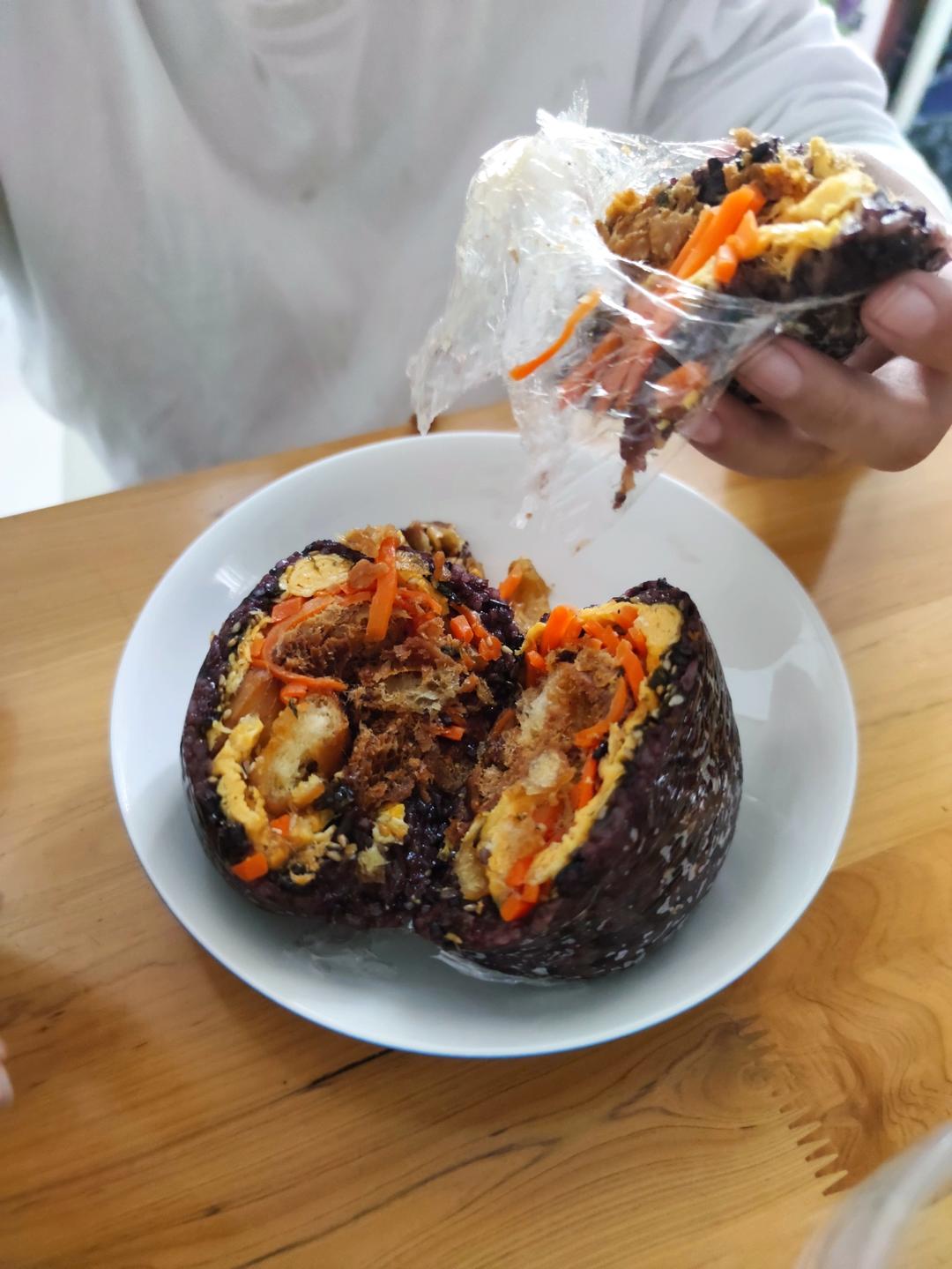 黑米粢饭团