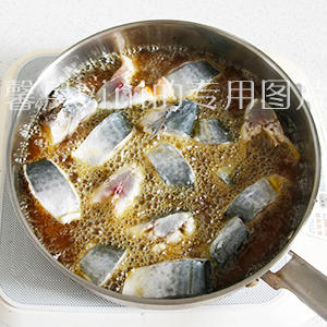 【五香熏鲅鱼】——少不了的经典年菜的做法 步骤2