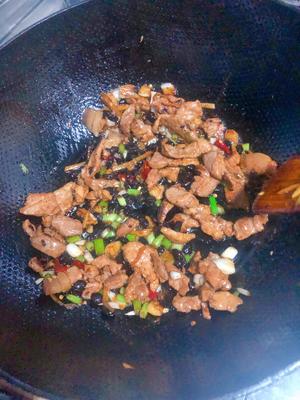 美味下饭菜豆豉辣椒炒肉的做法 步骤4