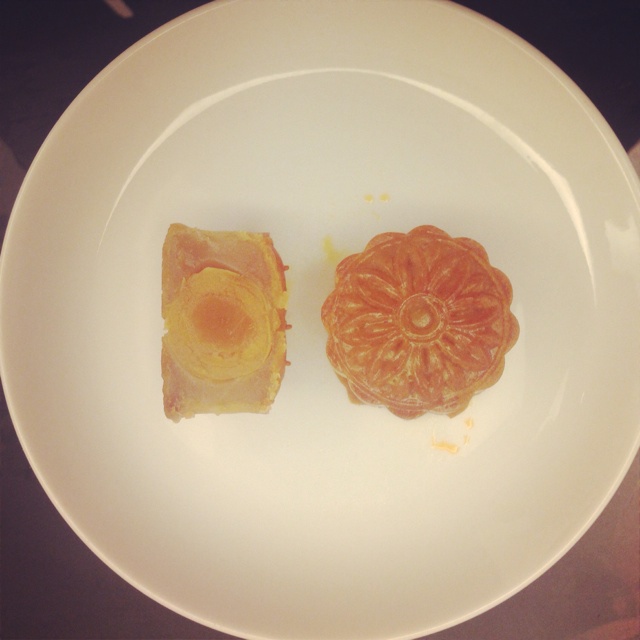 广式月饼——蛋黄莲蓉月饼