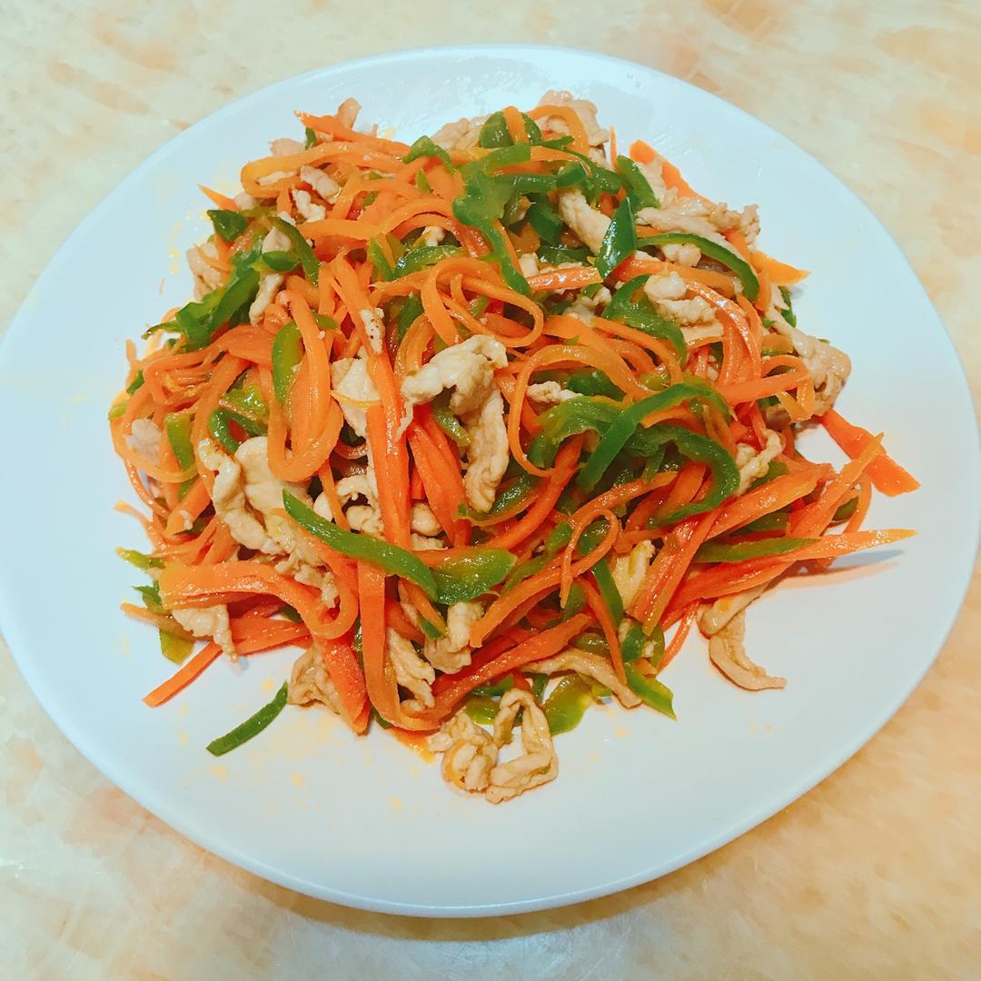 超下饭的青椒胡萝丝炒肉