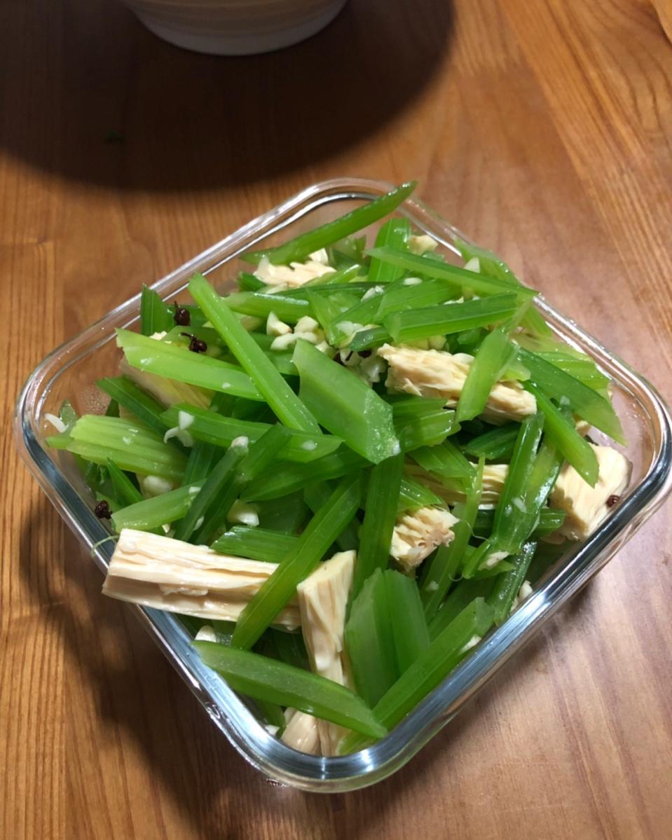 凉拌芹菜腐竹