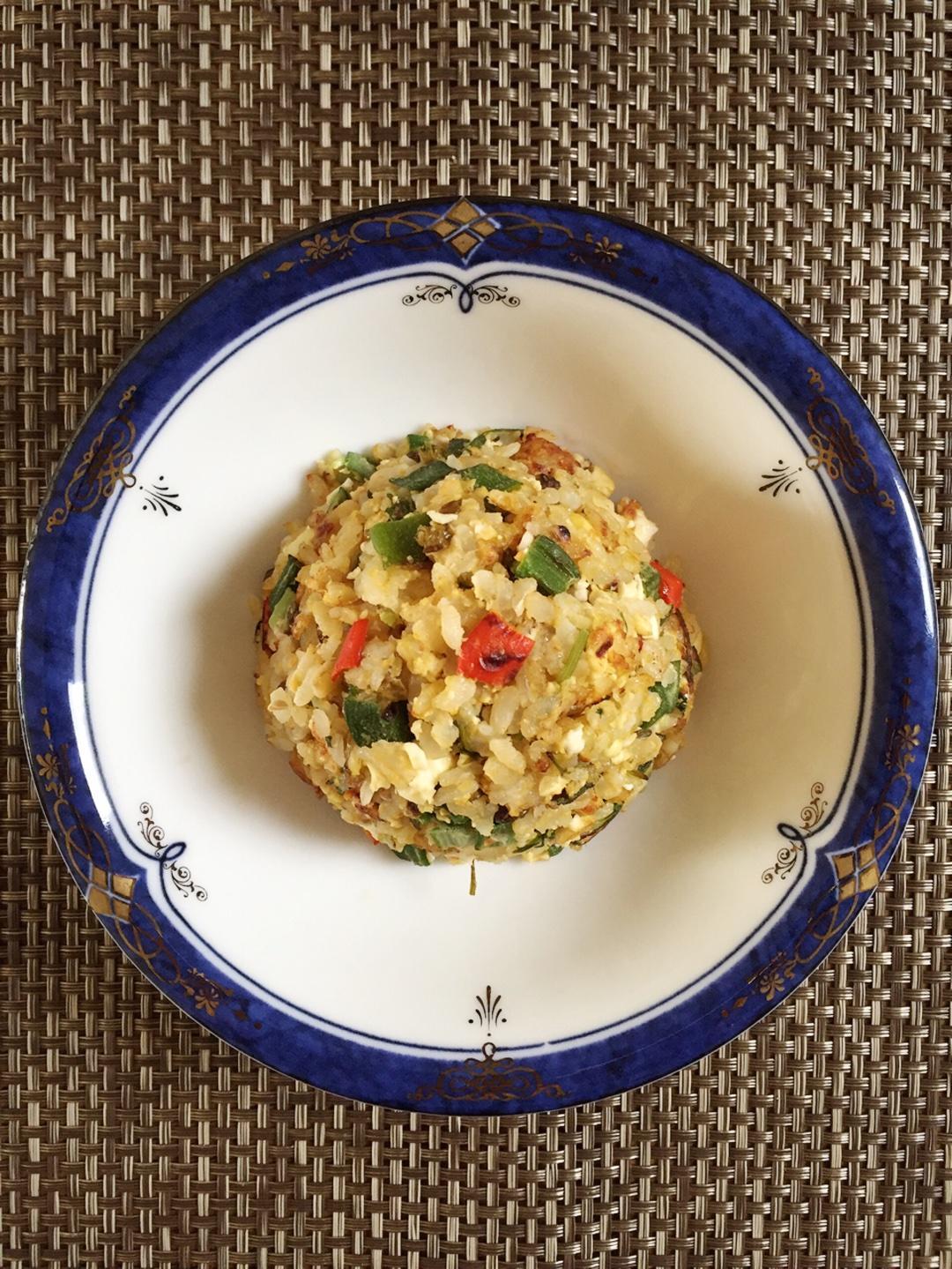 咸蛋白炒饭的做法