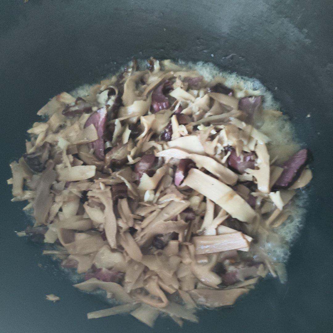 腊肉炒笋干