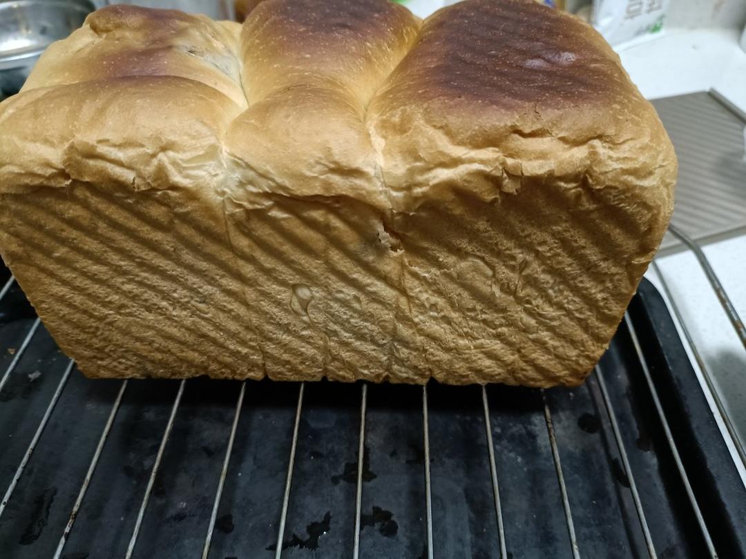 用烤箱自己做面包--手工牛奶吐司面包