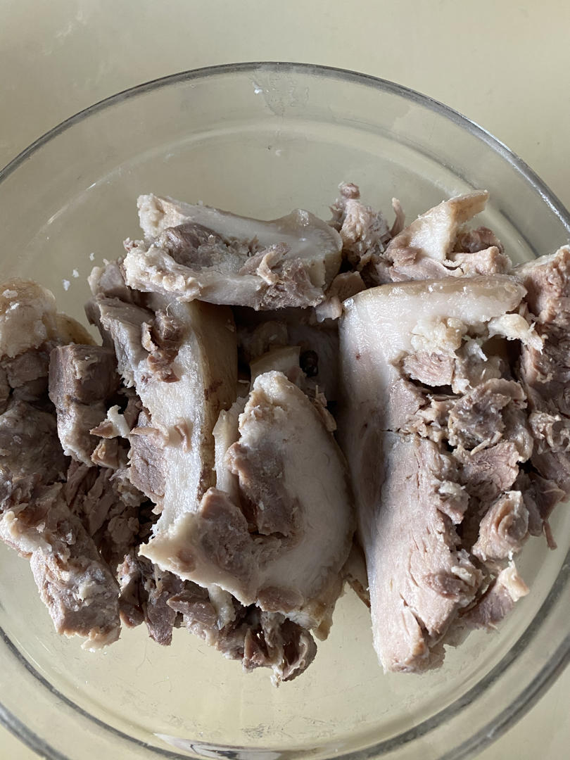 蒜酱水晶猪肘子，满满的胶原蛋白哦！