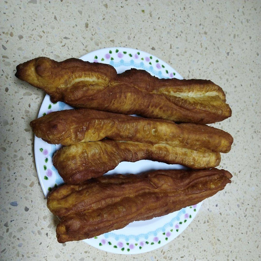 （视频菜谱）自制蓬松 炸油条