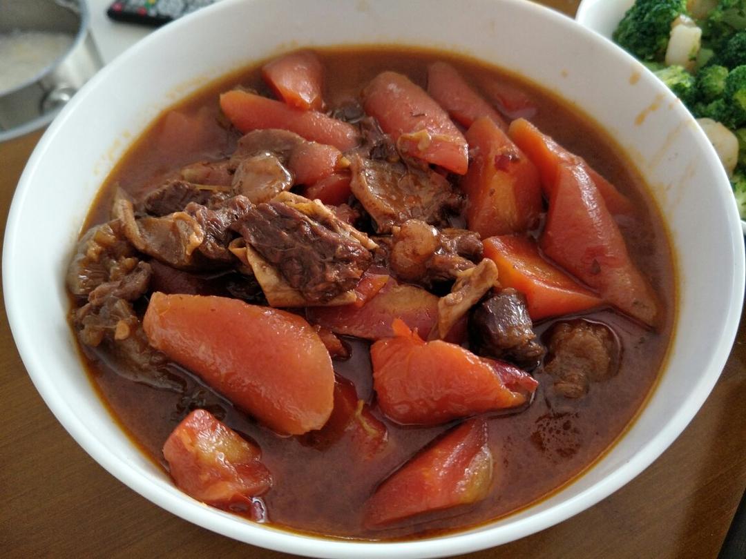 胡萝卜土豆烧牛腩