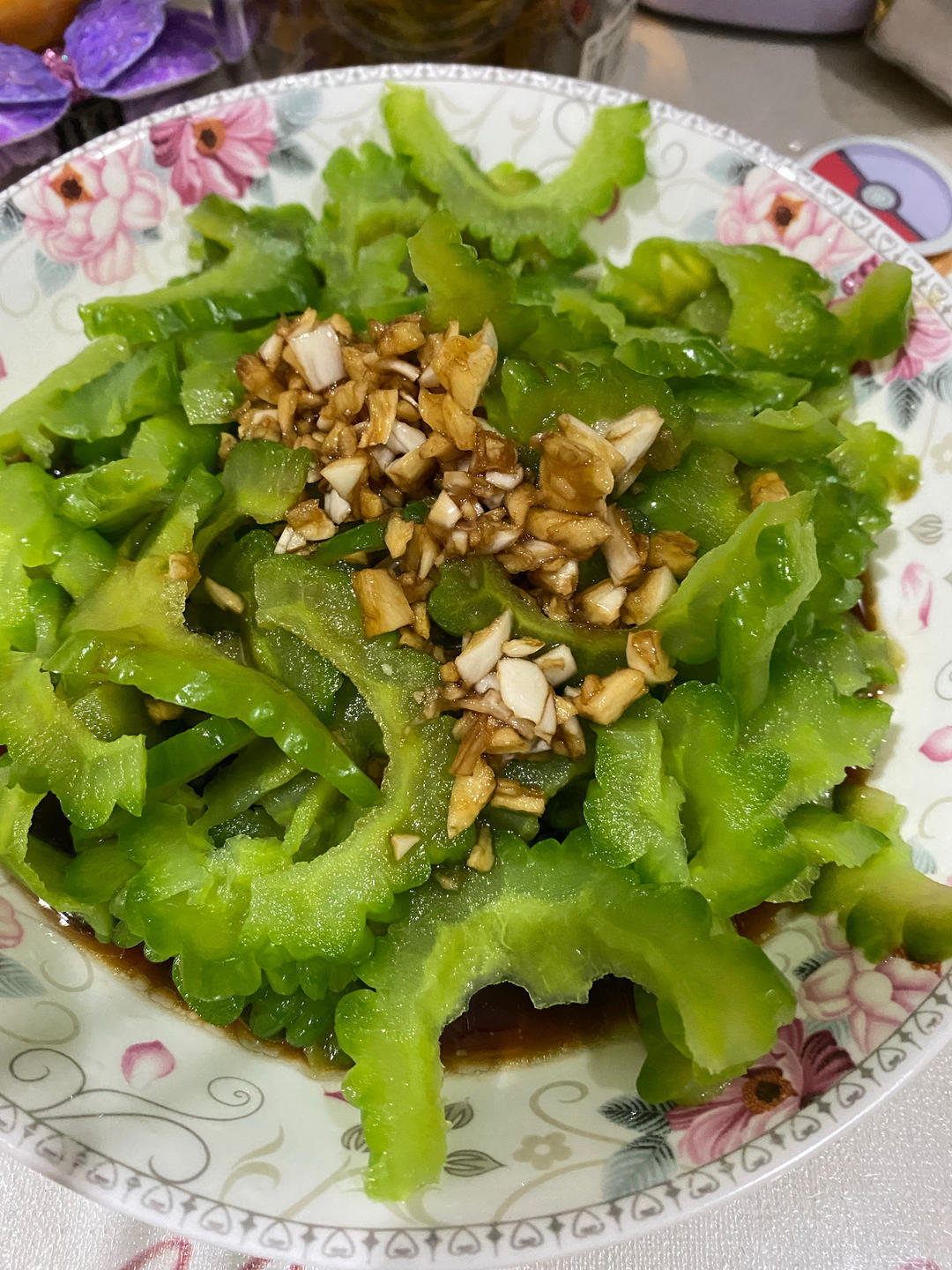 凉拌苦瓜(色碧、味脆)