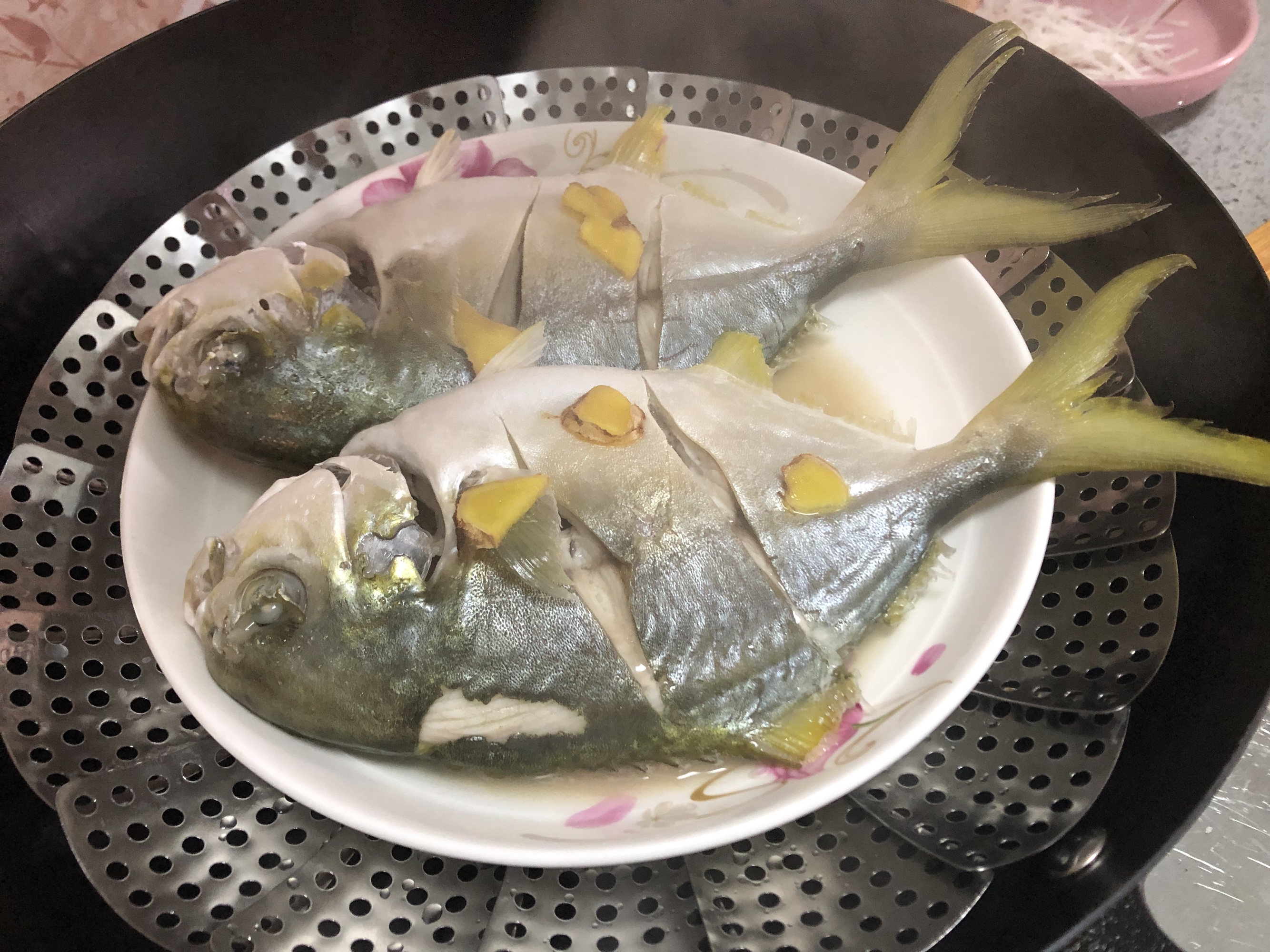 清蒸金鲳鱼家常做法的做法 步骤4