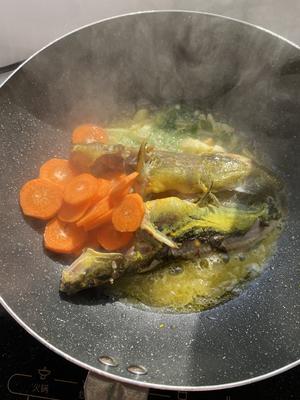 土豆胡萝卜炖鱼汤的做法 步骤8
