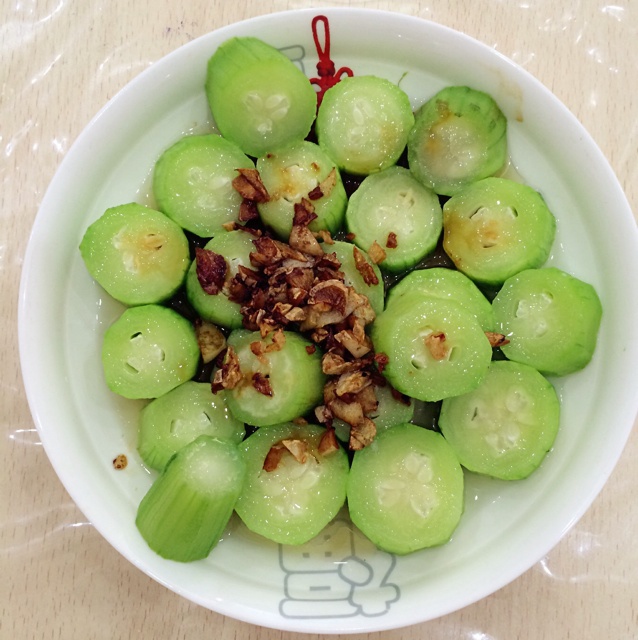 只需要五分钟就可以的美味蒜蓉蒸丝瓜