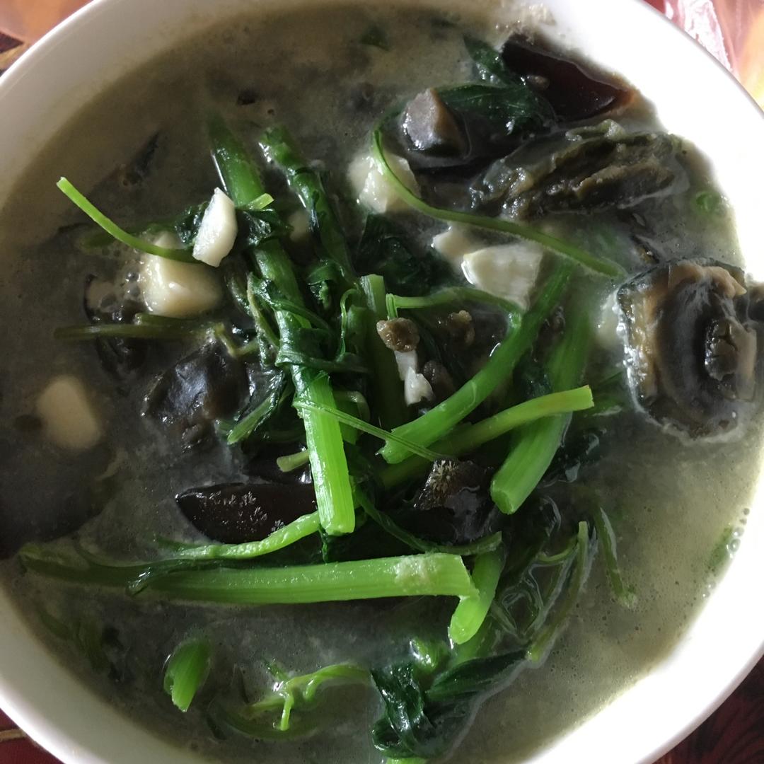 苋菜煮皮蛋