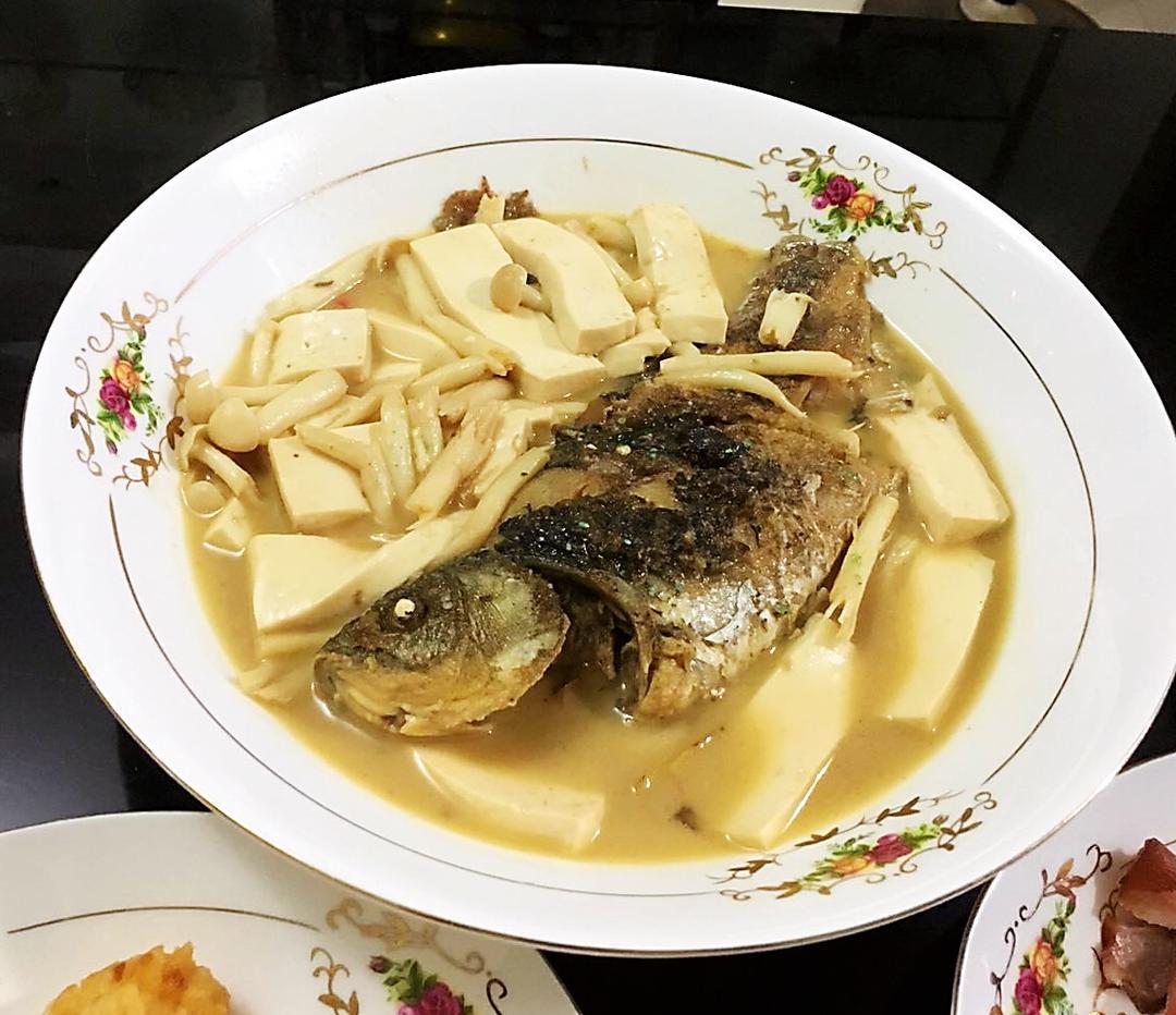 鲫鱼豆腐汤
