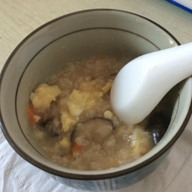 香菇鸡蛋瘦肉粥的做法