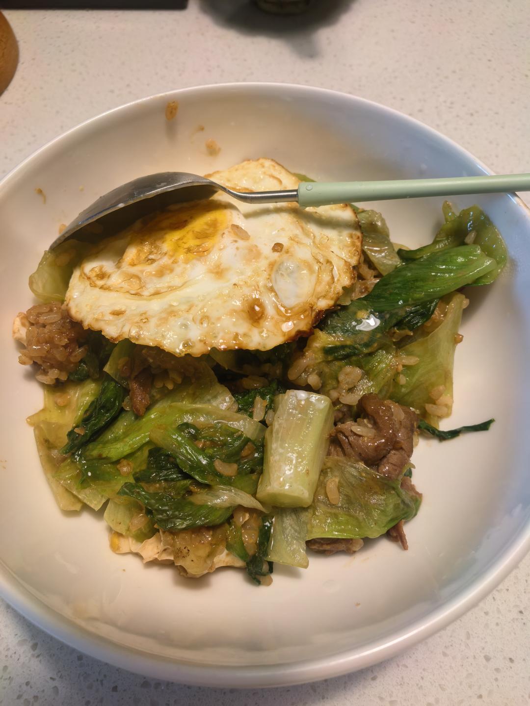 生菜牛肉拌饭